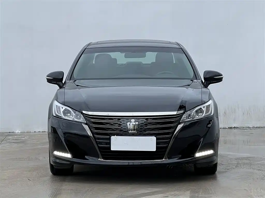 Toyota Crown 2018 — фото 2