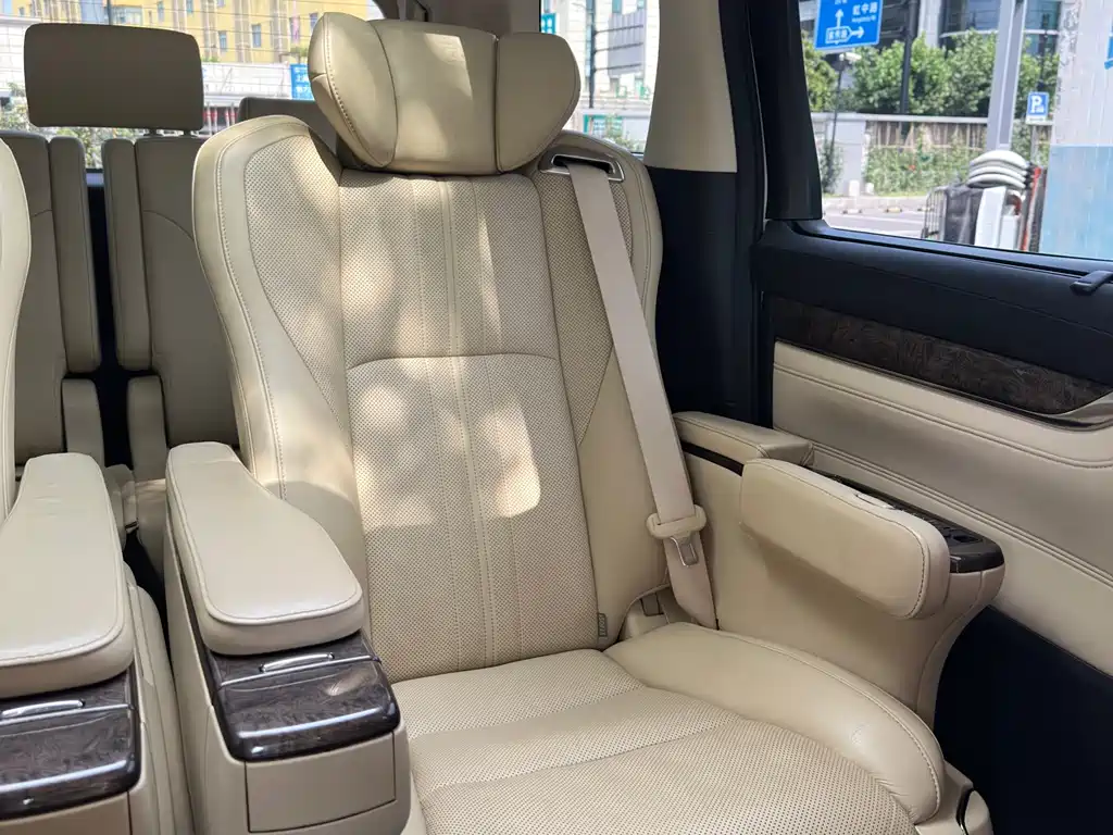 Toyota Alphard 2019 — фото 25