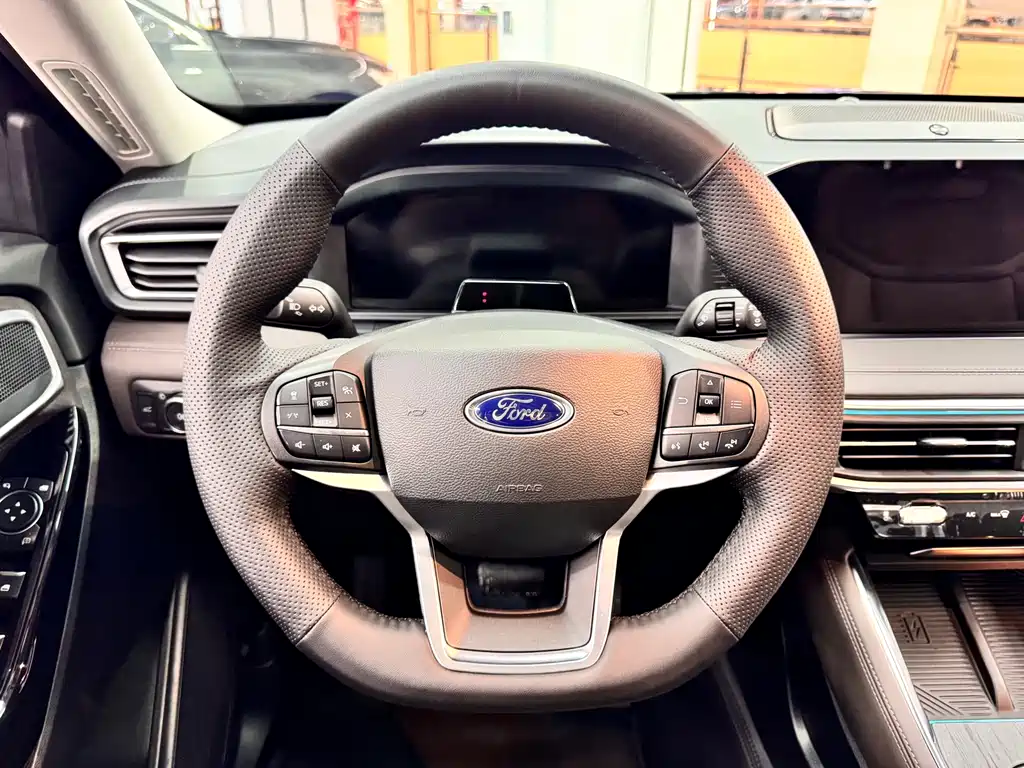 Ford Explorer 2025 — фото 9