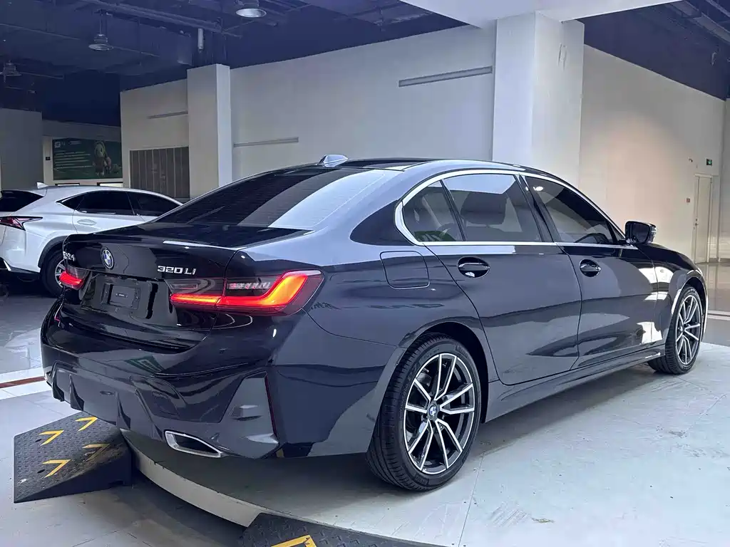 BMW 3 Series 2023