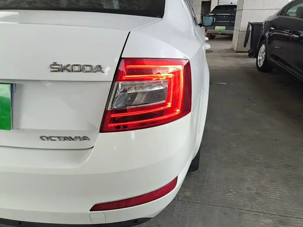 Skoda Octavia 2015 — фото 8