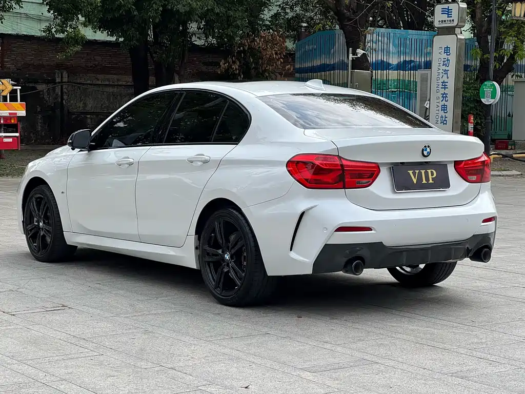 BMW 1 Series 2021 — фото 17