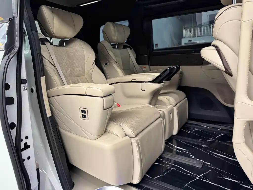 Toyota Vellfire 2023 — фото 27