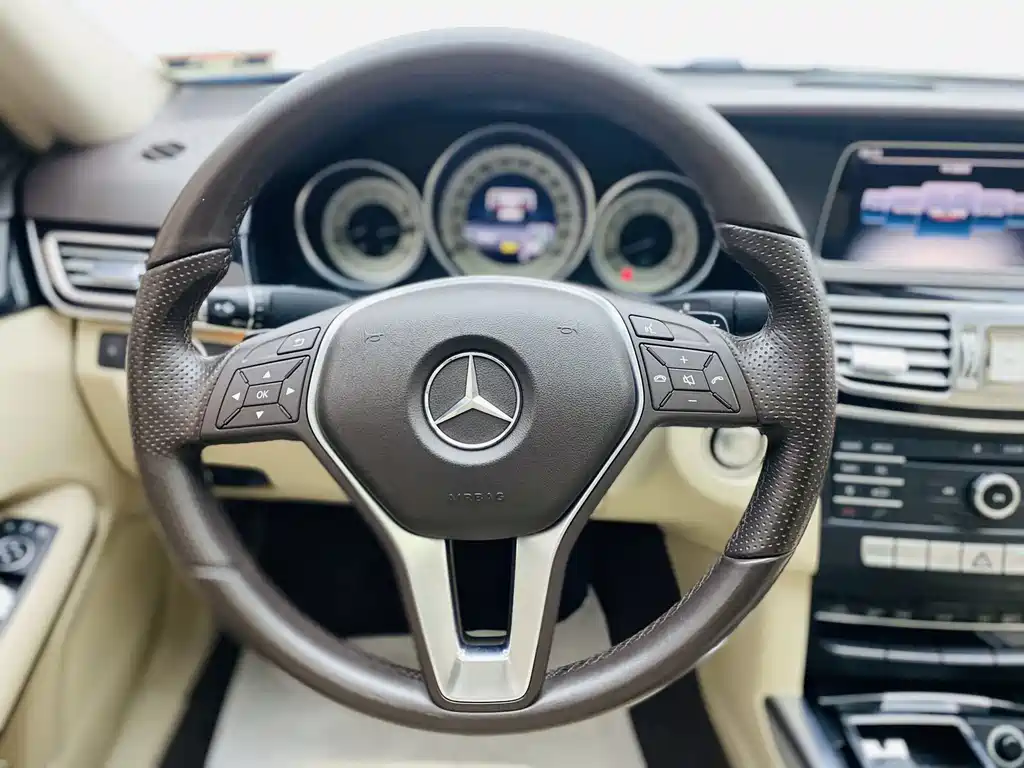 Mercedes-Benz E-Class 2015 — фото 8