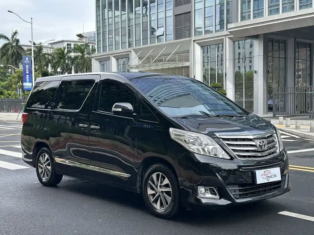 Toyota Alphard 2014