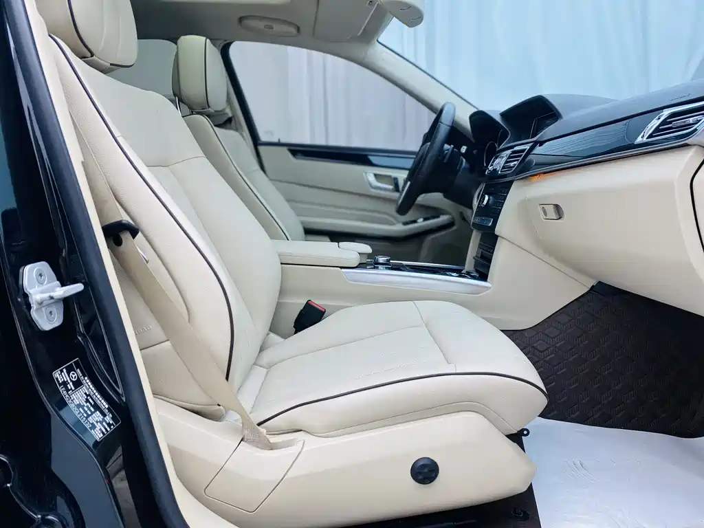 Mercedes-Benz E-Class 2015 — фото 13