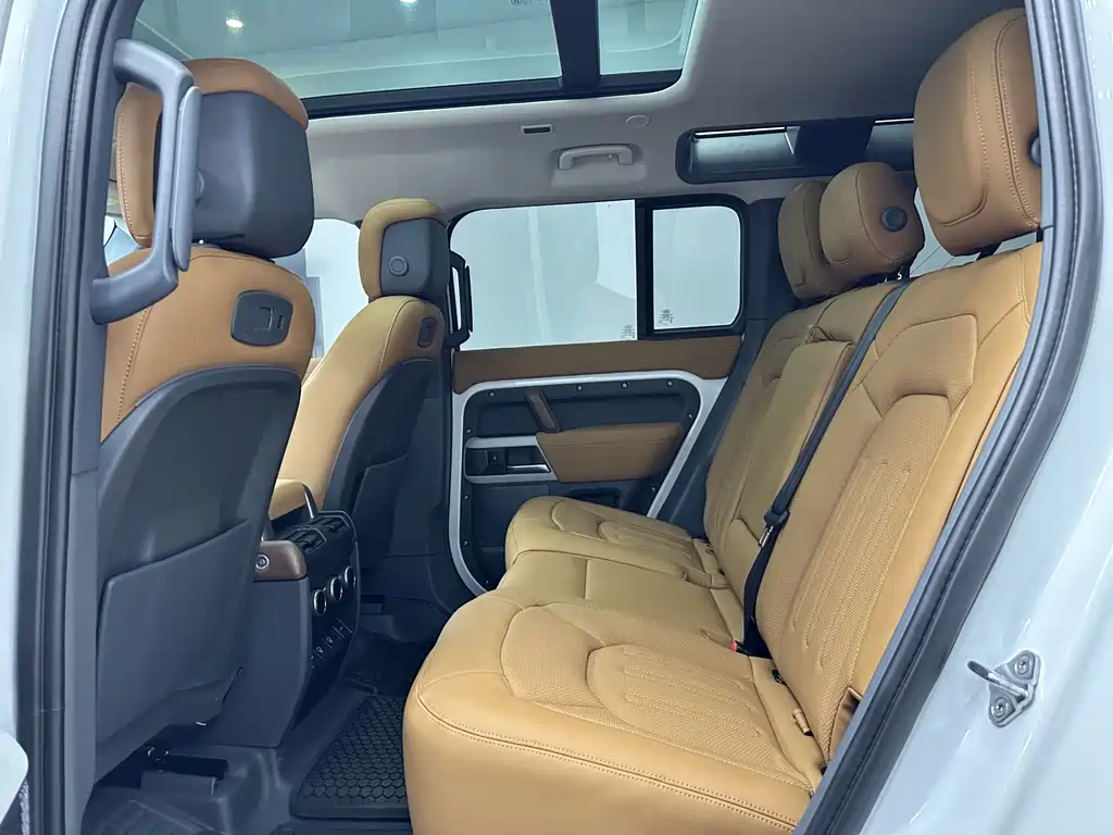 Land Rover Defender 2021 — фото 10
