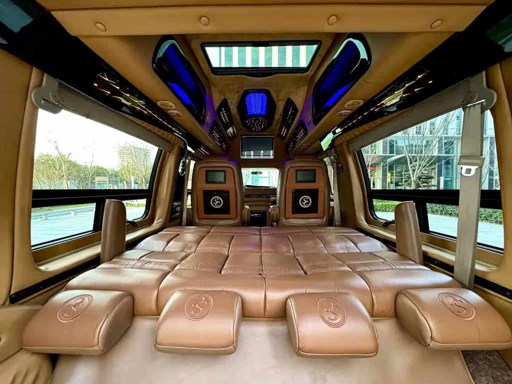 GMC Savana 2015 — фото 18