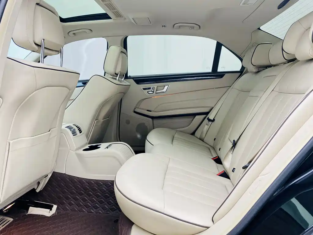 Mercedes-Benz E-Class 2015 — фото 16