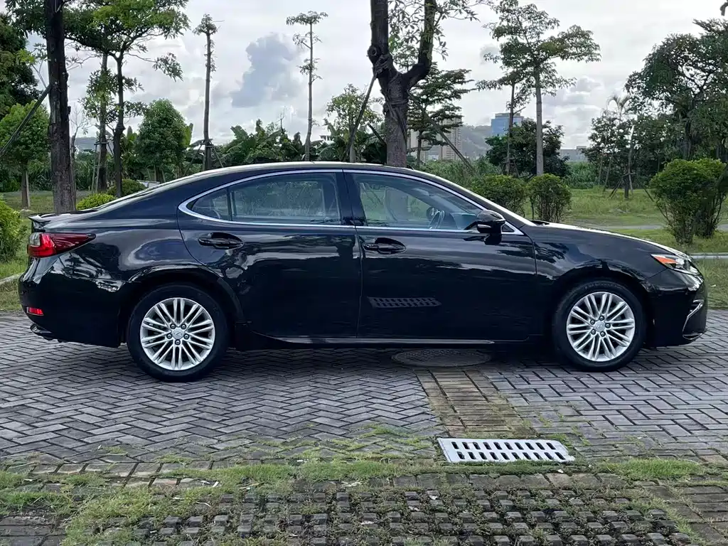 Lexus ES 2015