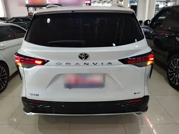 Toyota Granvia 2024