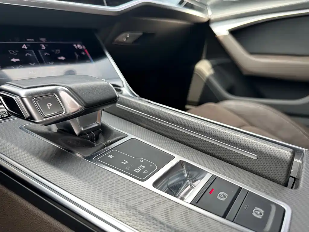 Audi A7L 2023 — фото 10