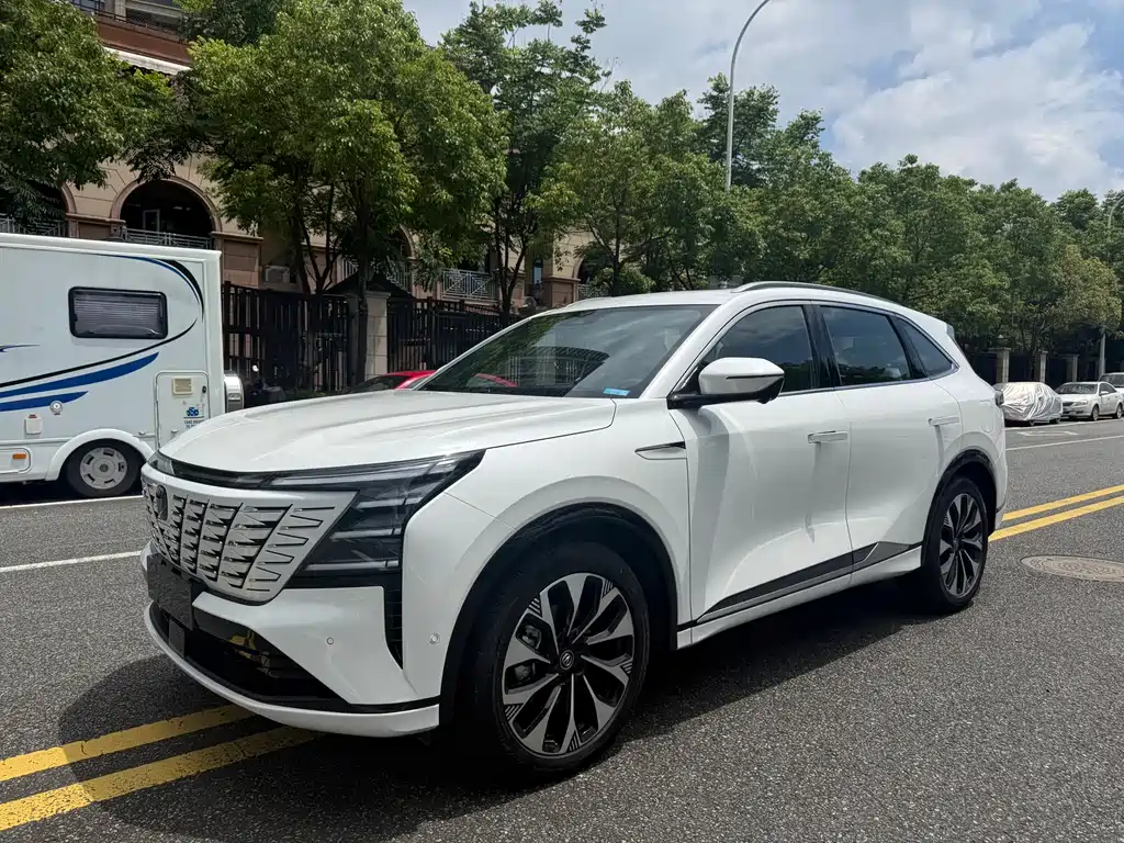 Changan CS75 PLUS 2025 — фото 1