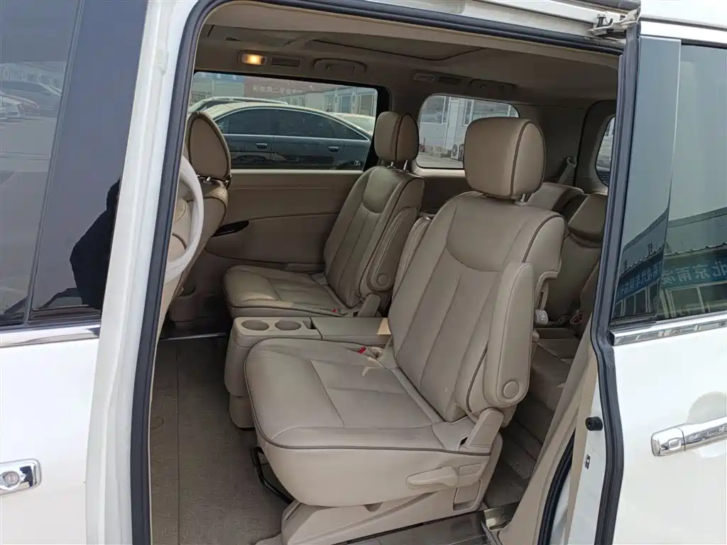 Nissan Quest 2016 — фото 17