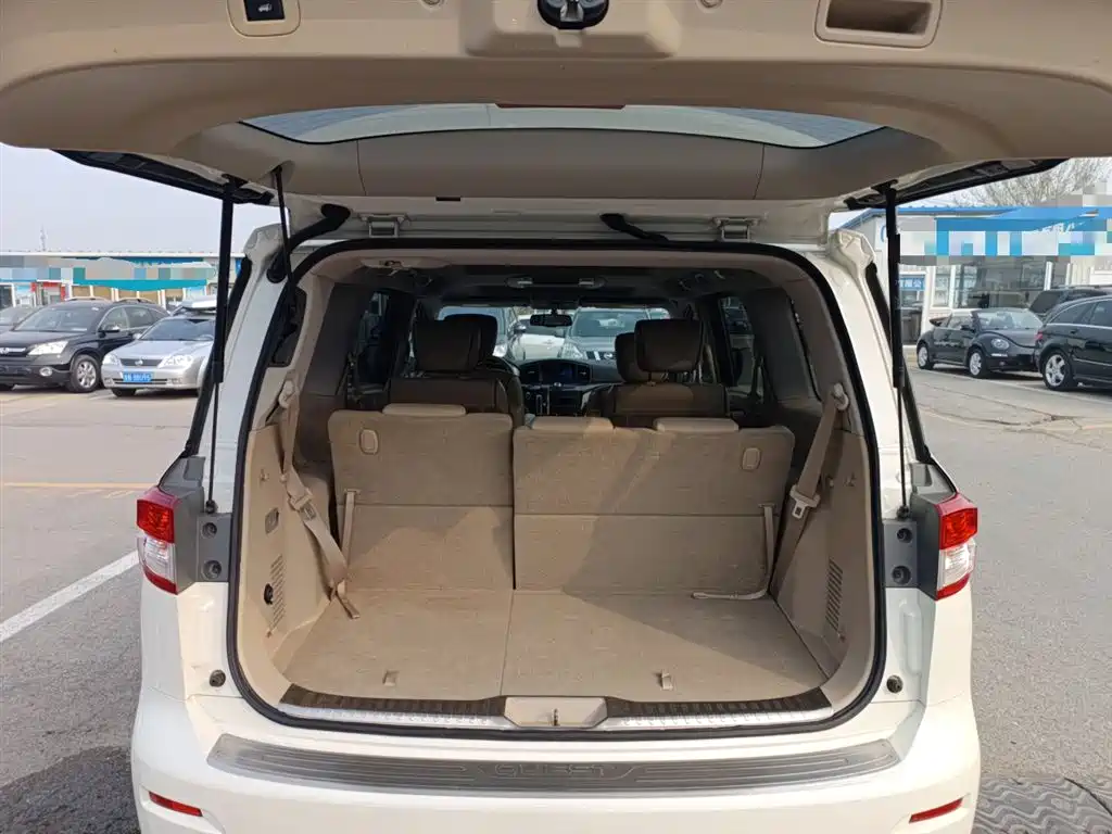 Nissan Quest 2016 — фото 19