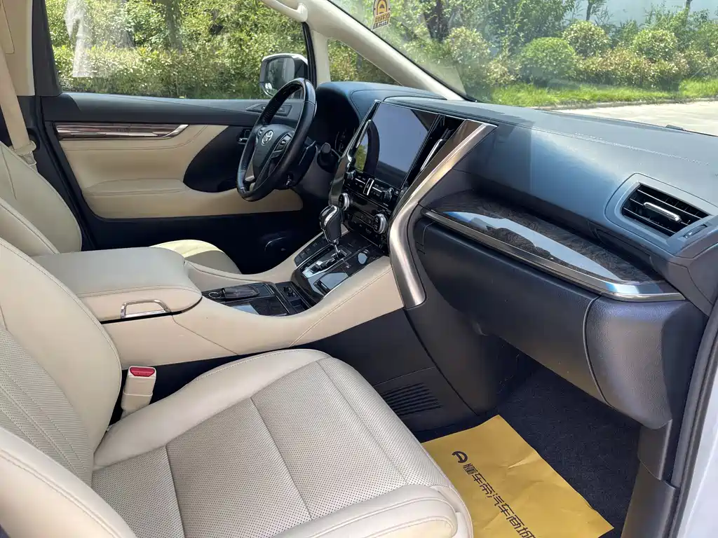 Toyota Vellfire 2022 — фото 12