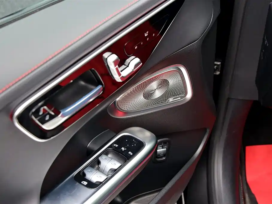 Mercedes-Benz C-Class AMG 2025 — фото 7