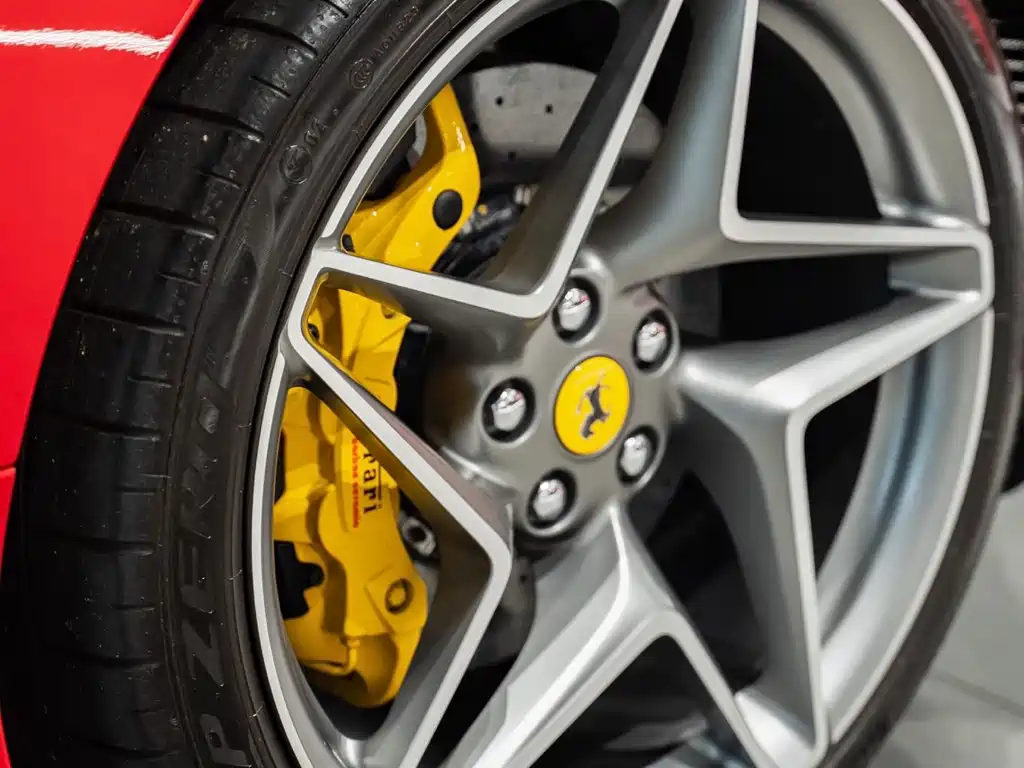 Ferrari F8 2022 — фото 13