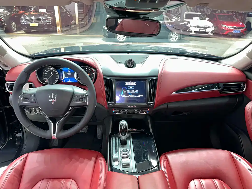 Maserati Levante 2016 — фото 14