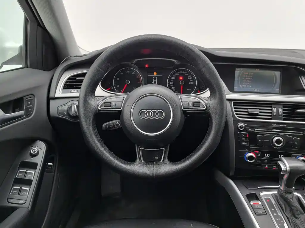 Audi A4L 2015 — фото 11