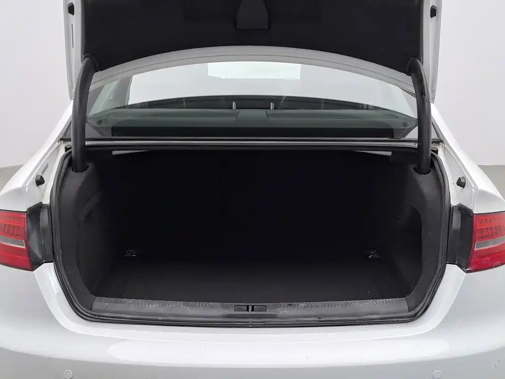 Audi A4L 2015 — фото 16