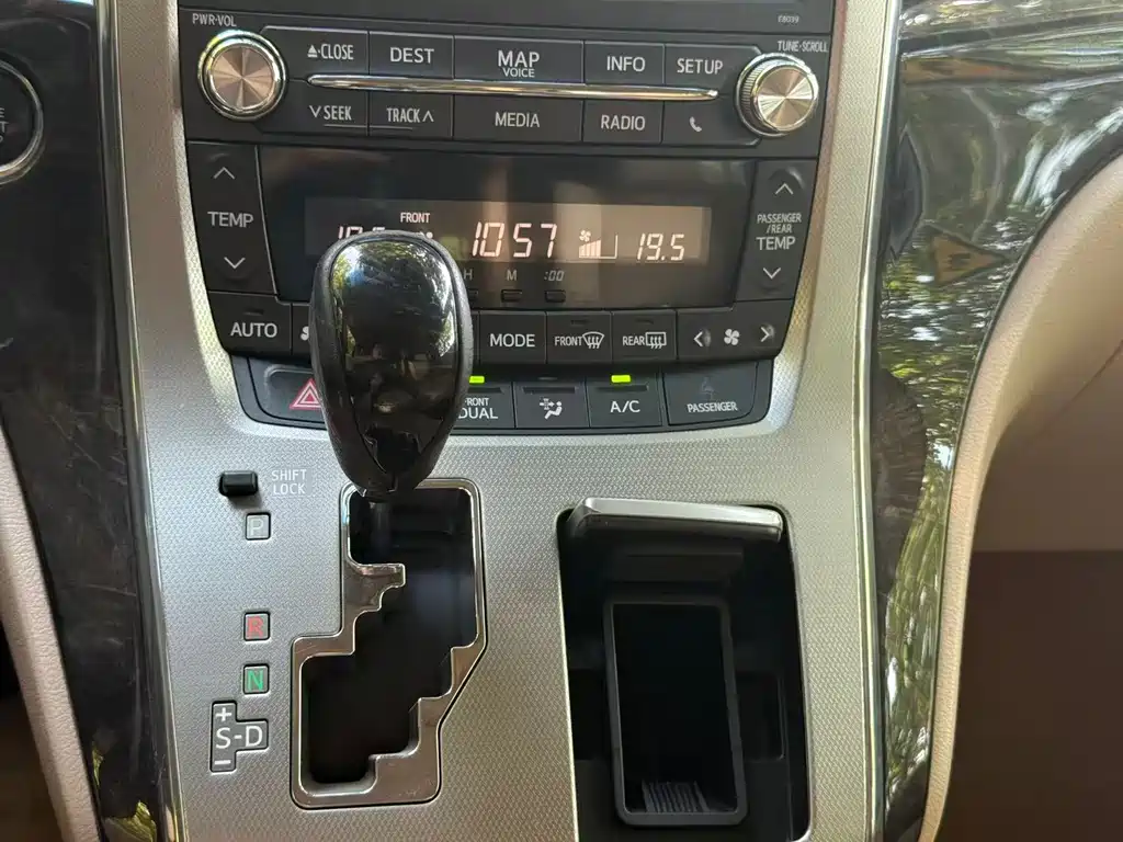 Toyota Alphard 2013 — фото 11