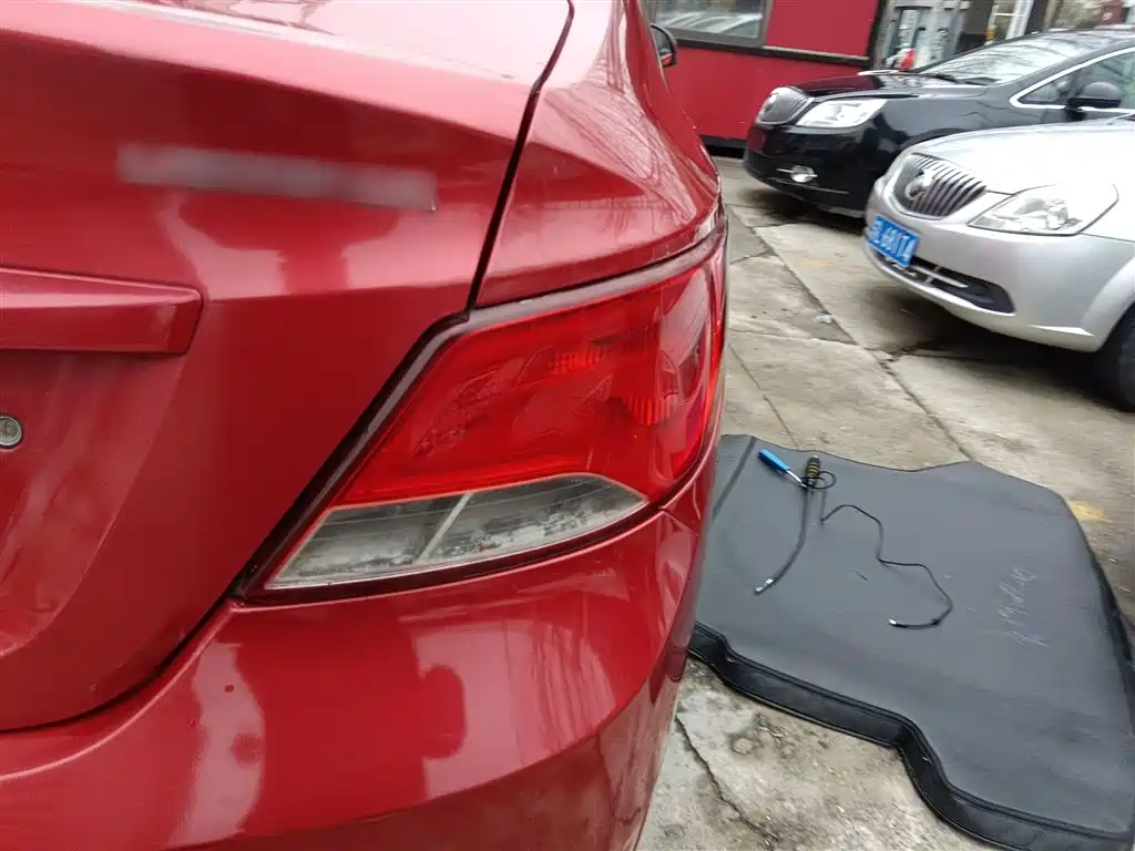 Hyundai Verna 2015 — фото 24