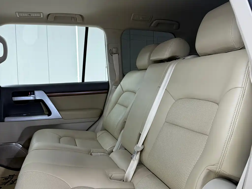 Toyota Land Cruiser 2019 — фото 33