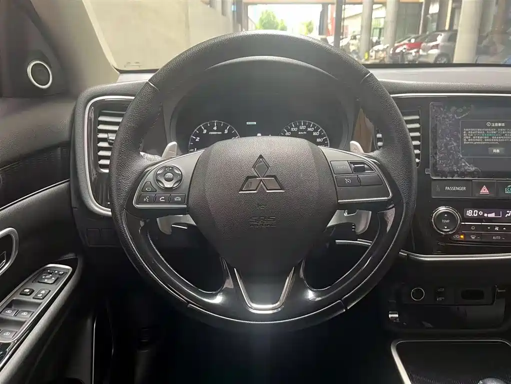 Mitsubishi Outlander 2022 — фото 13