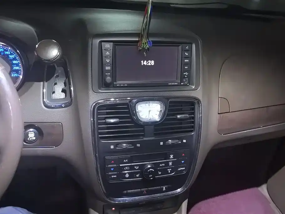 Chrysler Grand Voyager 2016 — фото 13