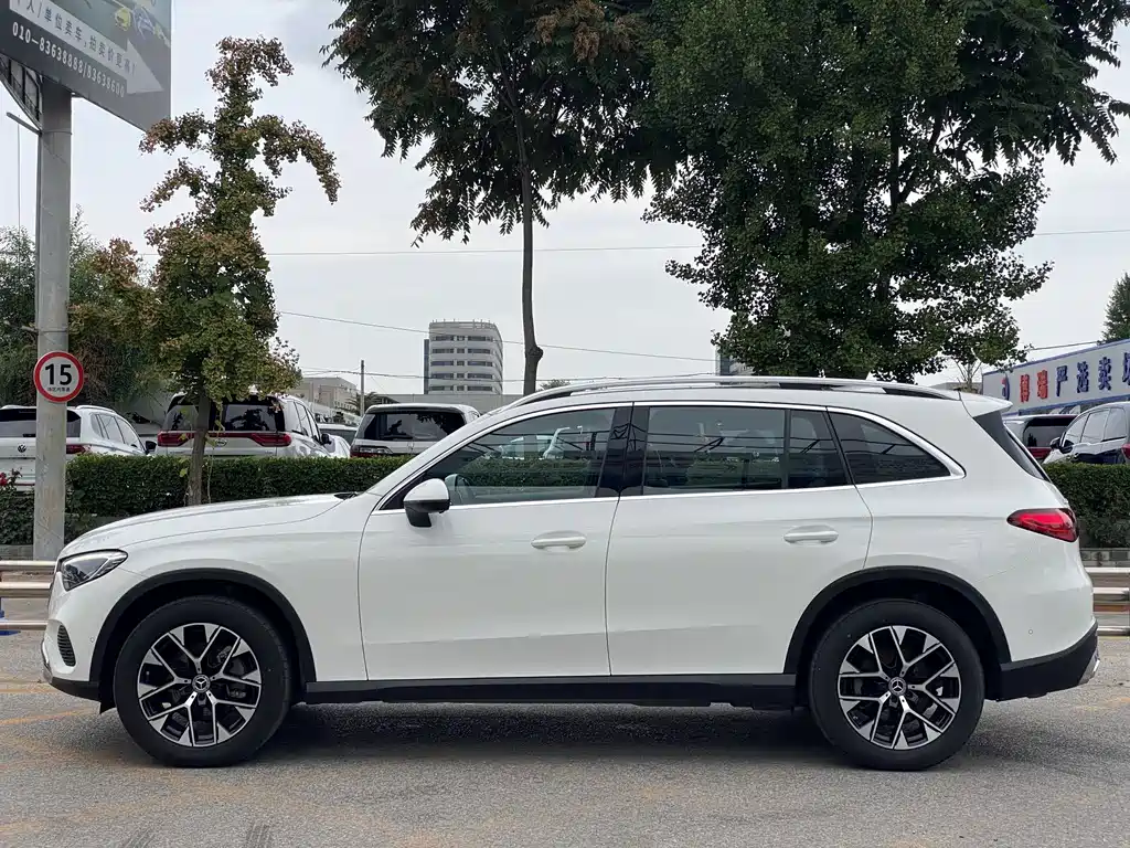 Mercedes-Benz GLC 2023