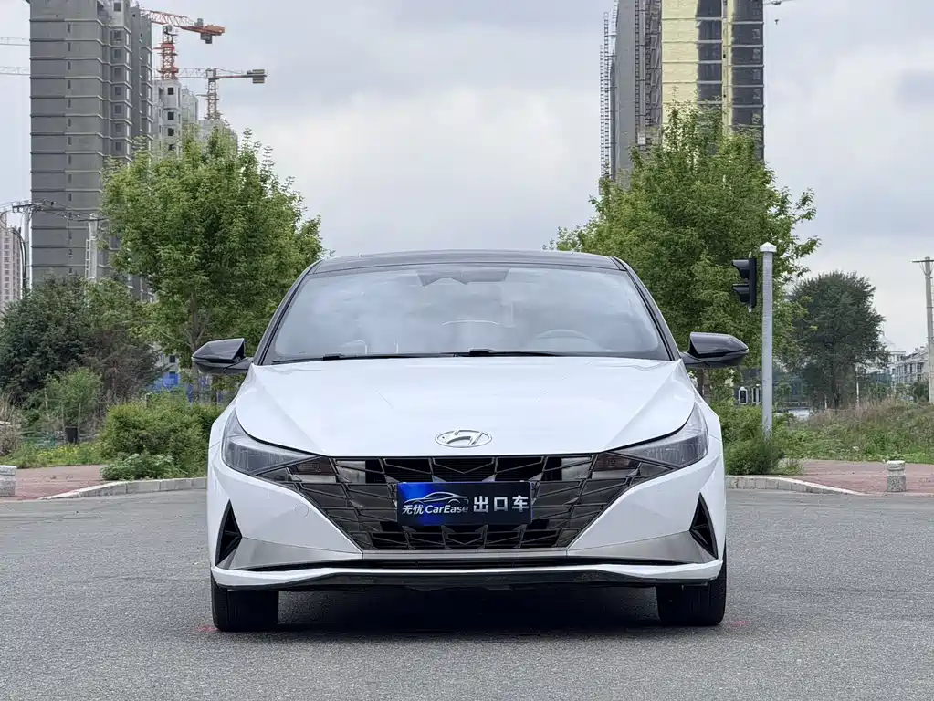 Hyundai Elantra 2023 — фото 2