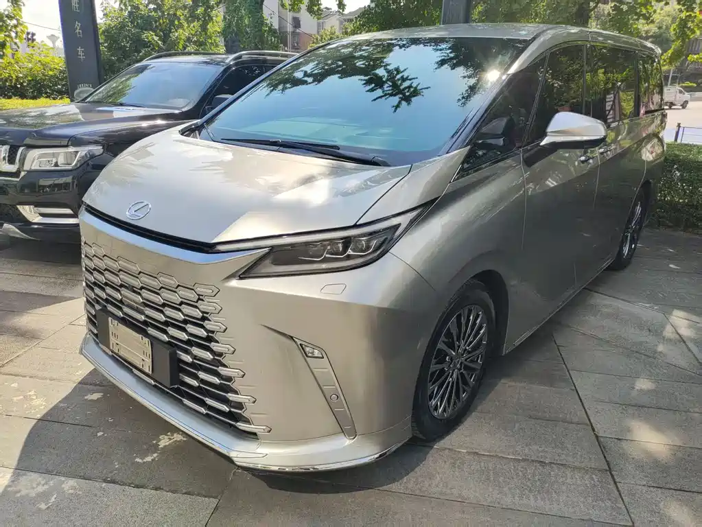 Lexus LM 2025