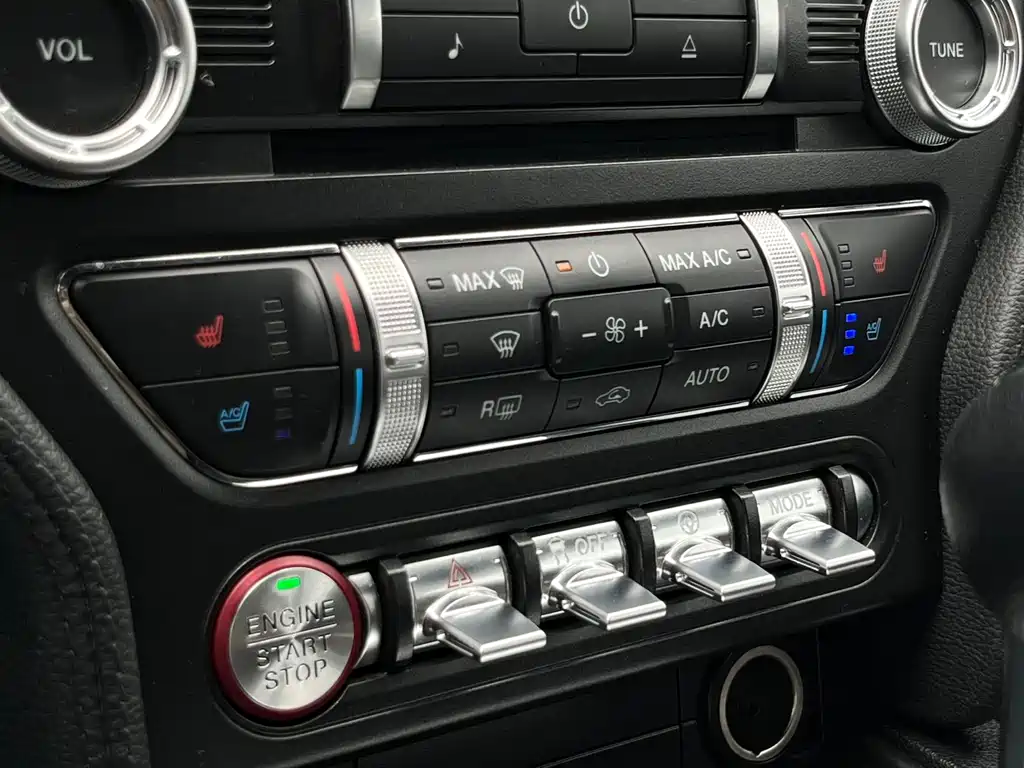 Ford Mustang 2020 — фото 16