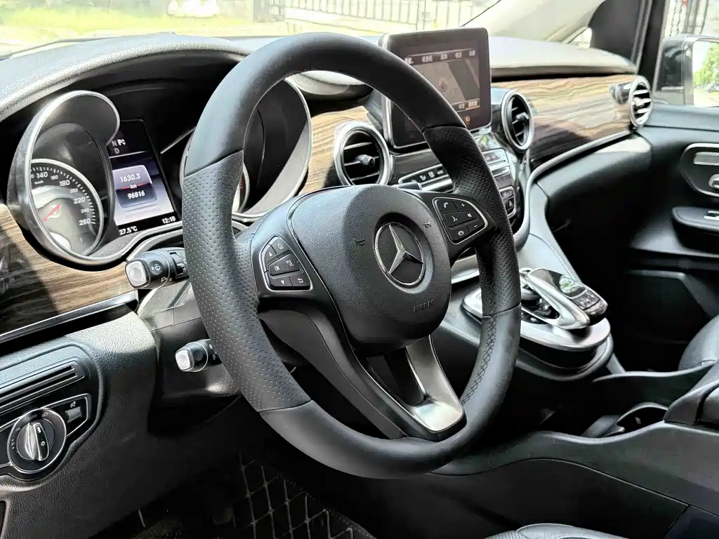 Mercedes-Benz V-Class 2018 — фото 12