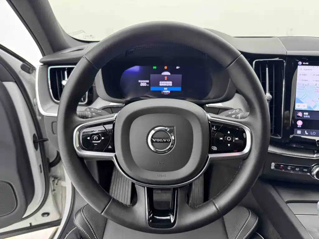 Volvo XC60 2023 — фото 9