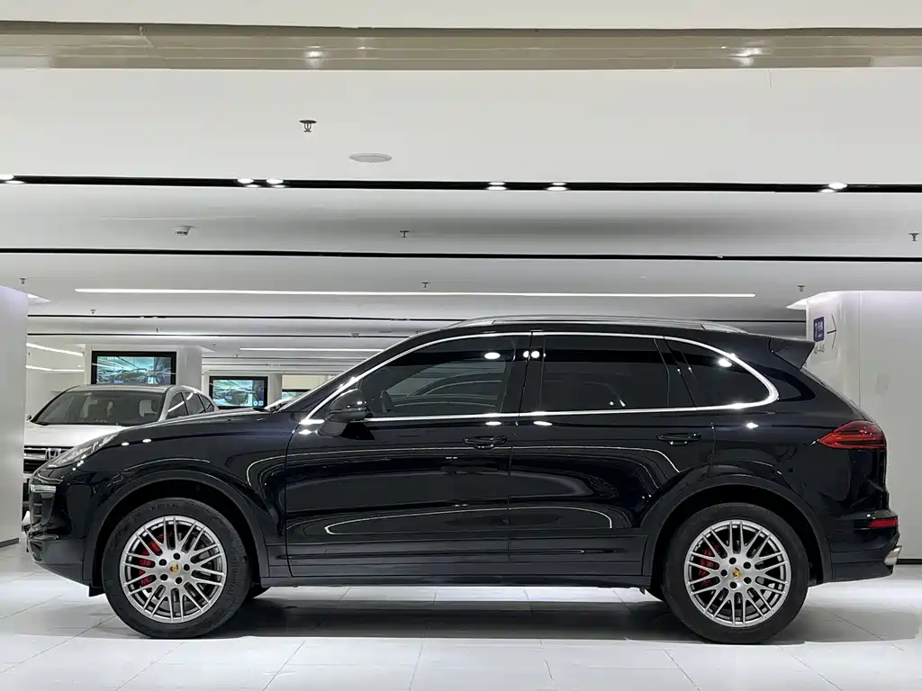 Porsche Cayenne 2017 — фото 3
