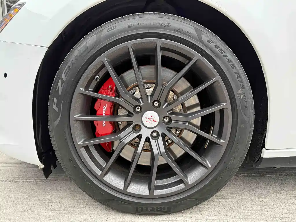 Maserati Ghibli 2014 — фото 28