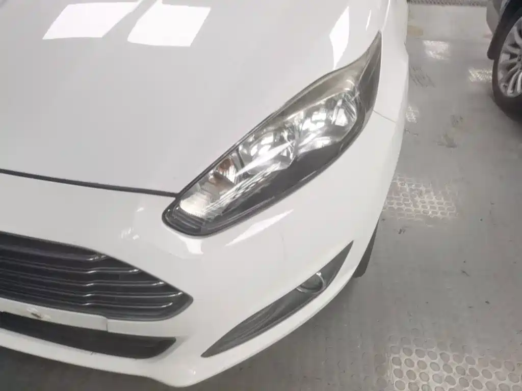 Ford Fiesta 2015 — фото 24