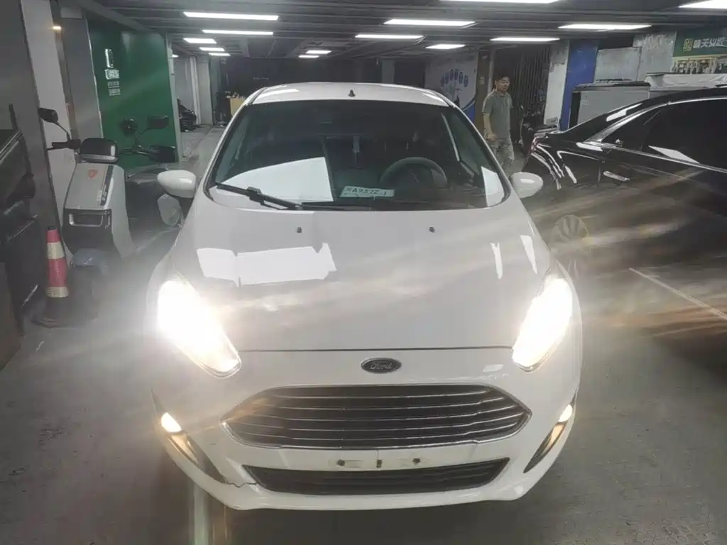 Ford Fiesta 2015 — фото 3