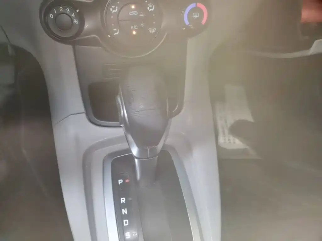 Ford Fiesta 2015 — фото 14
