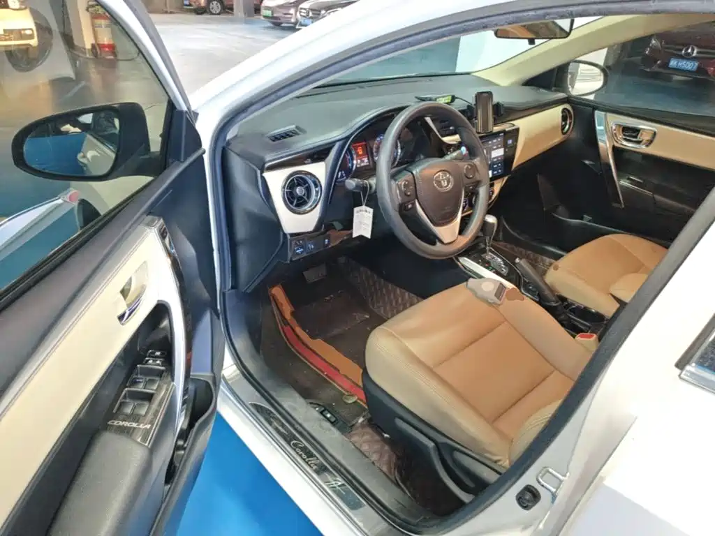 Toyota Corolla 2018 — фото 12