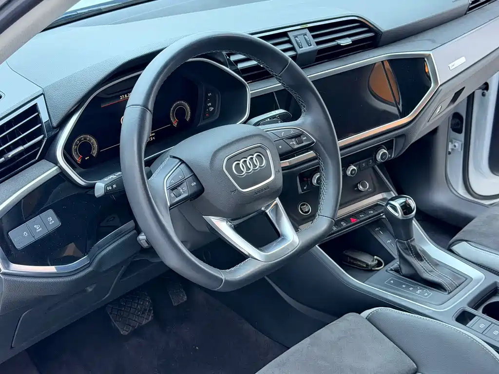Audi Q3 2023 — фото 11