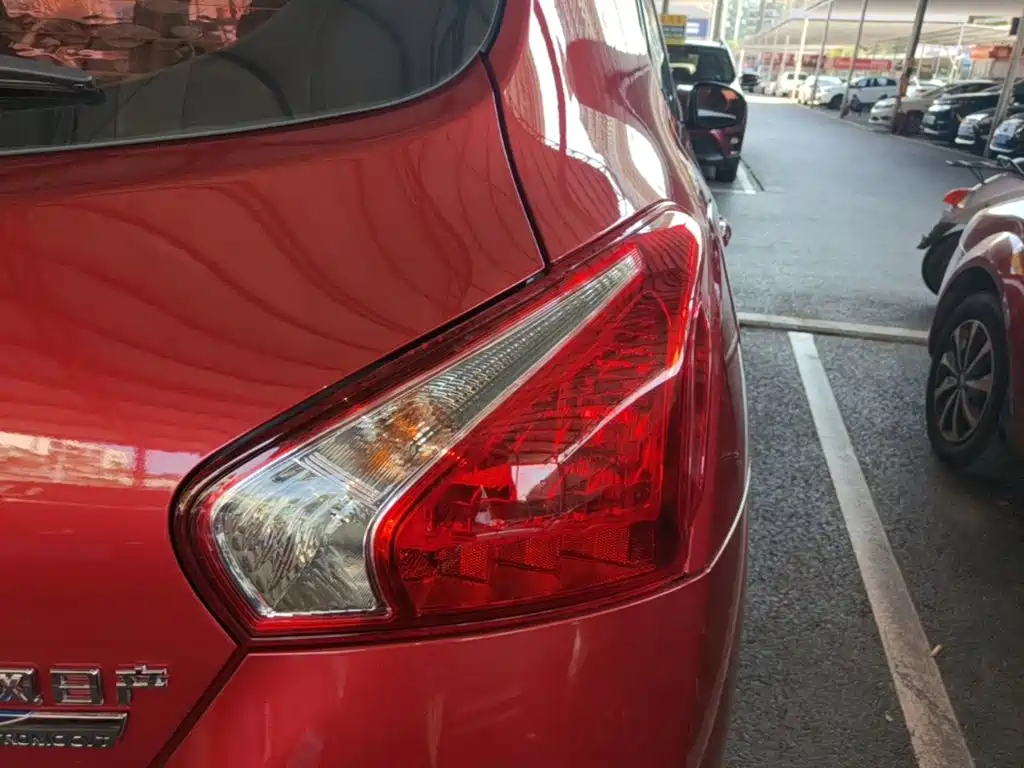 Nissan Tiida 2015 — фото 8