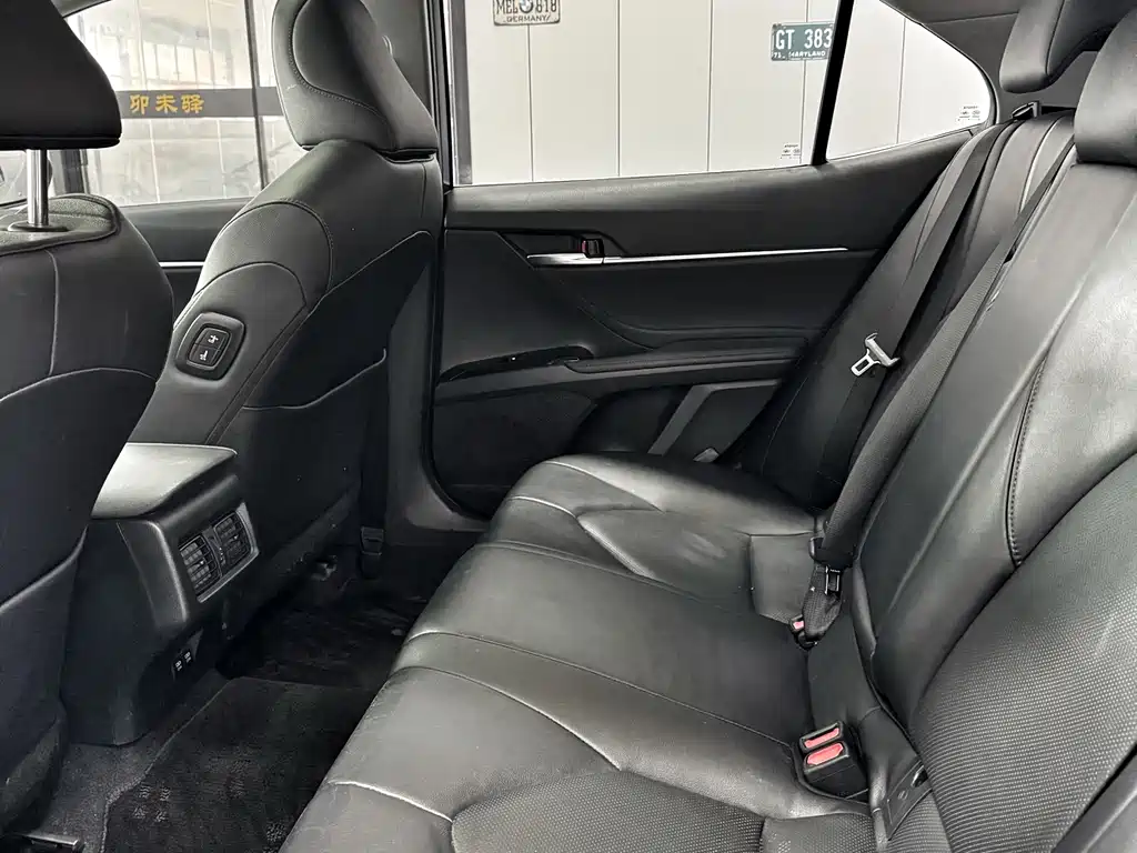 Toyota Camry 2019 — фото 11