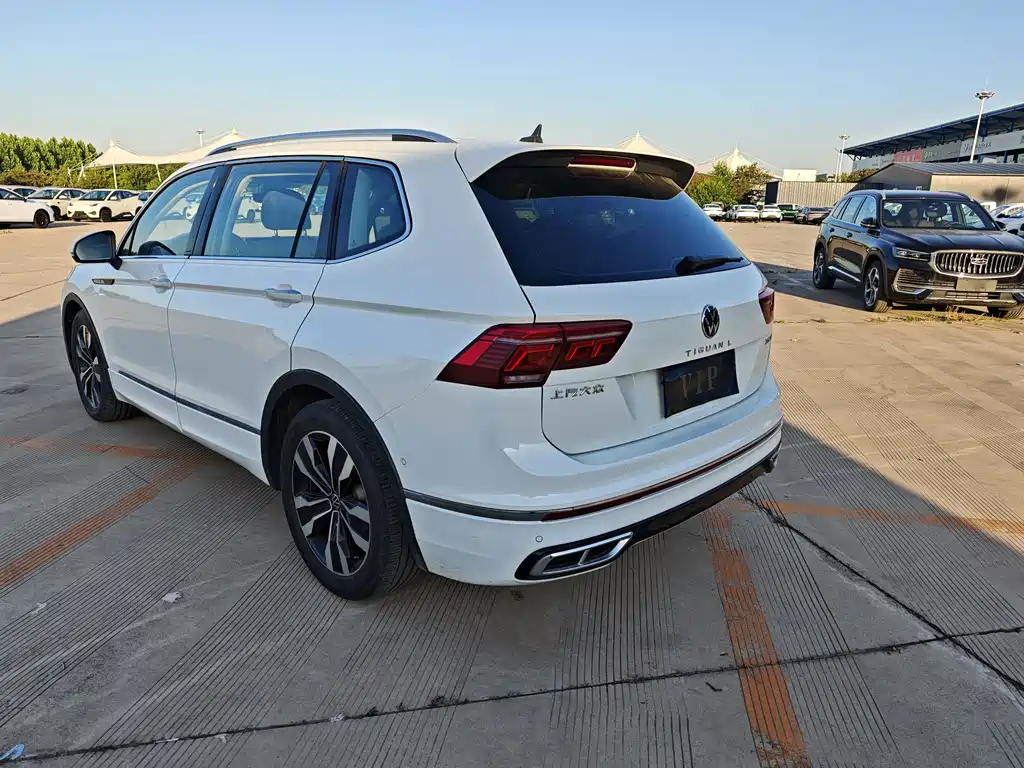 Volkswagen Tiguan L 2023 — фото 4