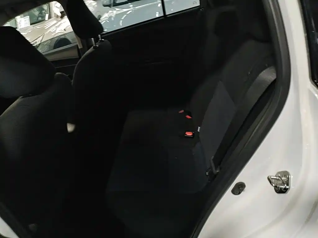 Toyota Yaris L 2017 — фото 17