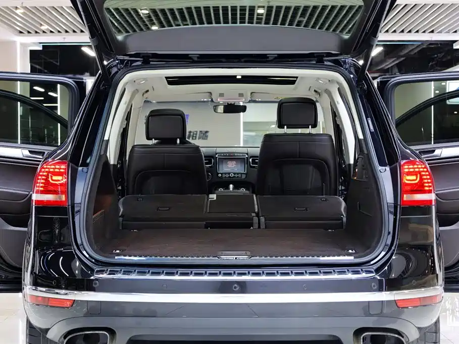 Volkswagen Touareg 2017 — фото 35