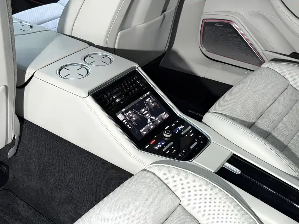 Porsche Panamera 2018 — фото 24