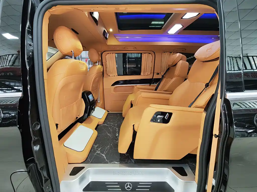 Mercedes-Benz V-Class 2018 — фото 10